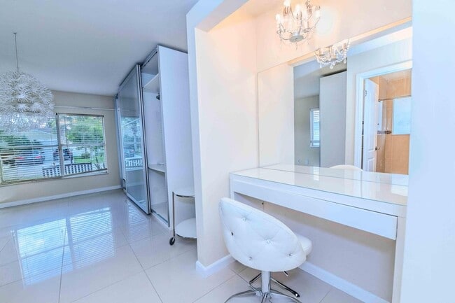 Building Photo - 8111 Cedar Hollow Ln