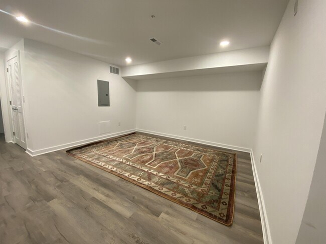 Building Photo - 317 N 41st St