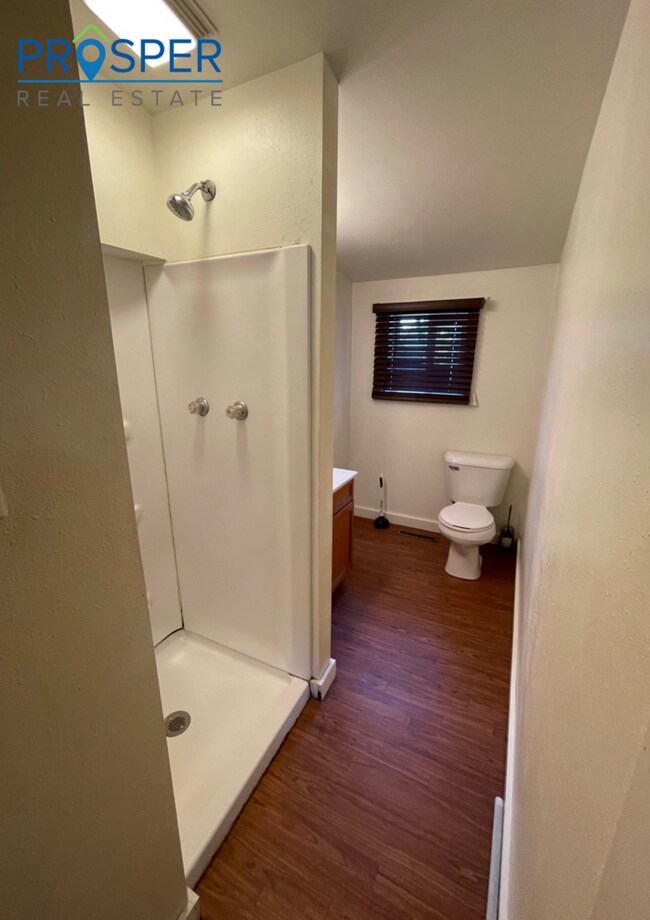 Building Photo - Nice 4-Bedroom House with Extra Office/Study Space Located Near Water Street - Available June 2026