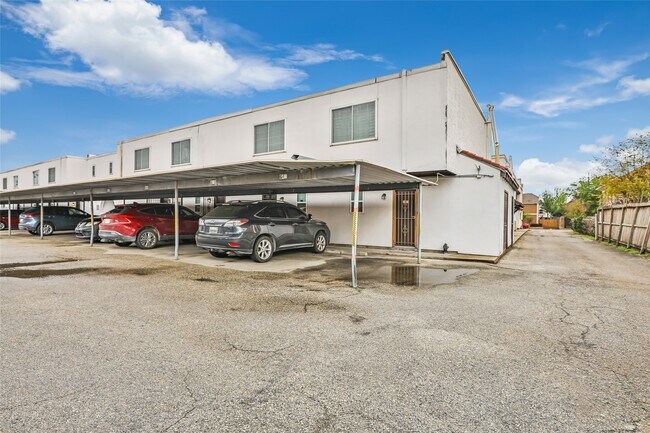 Building Photo - 2744 Briarhurst Dr