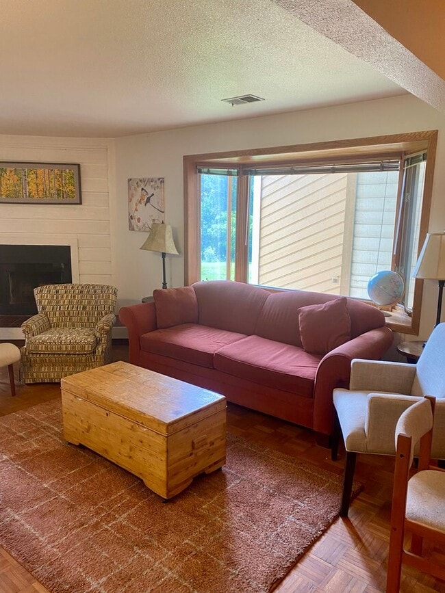 Building Photo - Furnished 2-Bedroom Condo with Great Amenities