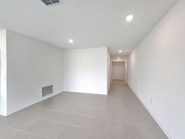 Building Photo - Newly Built Three-Bedroom Home
