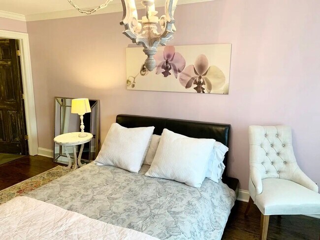 Building Photo - Beautiful 2-bedroom & 2-Bathroom Condo in Glenview