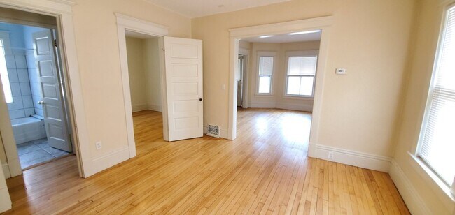 Building Photo - 74th