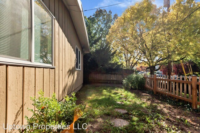 Building Photo - 3 br, 1 bath House - 1520 SE 44th Ave