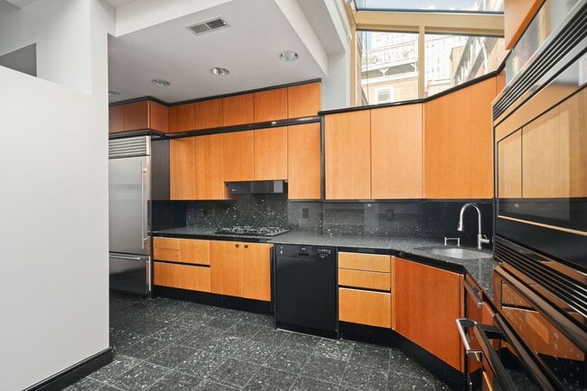 Building Photo - Incredible Rittenhouse Home