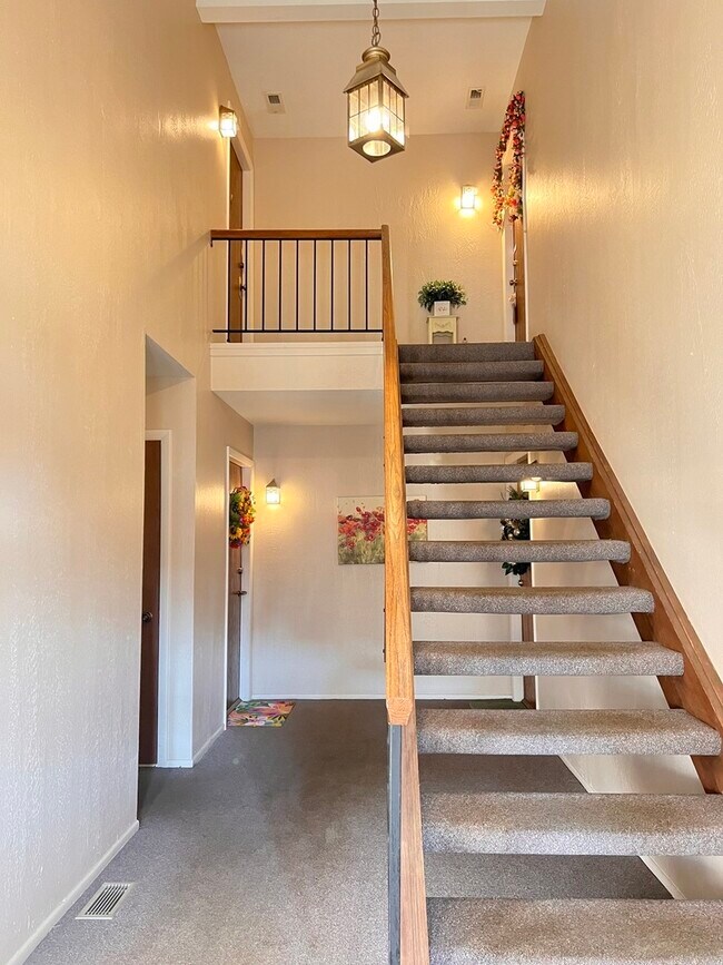 Building Photo - 1542 Heather Ct