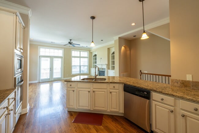 Building Photo - 913 Telfair Close