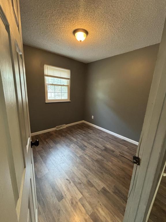 Building Photo - 224 SW Kingscross Rd