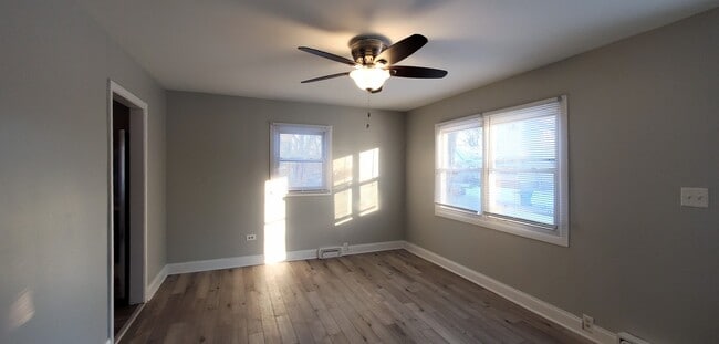 Building Photo - 923 Jasper St