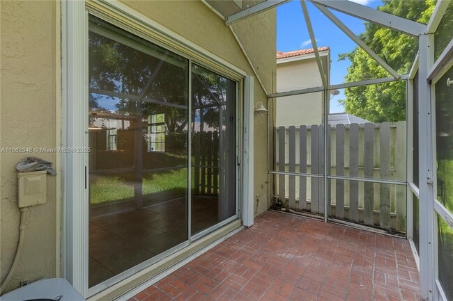 Building Photo - 1081 Sorrento Dr