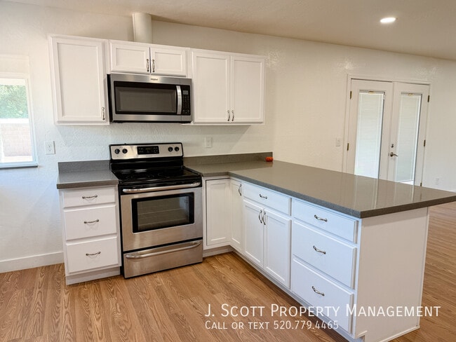 Building Photo - 3621 W Sandra Terrace