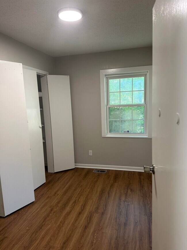 Building Photo - 2209 Gibbs Dr