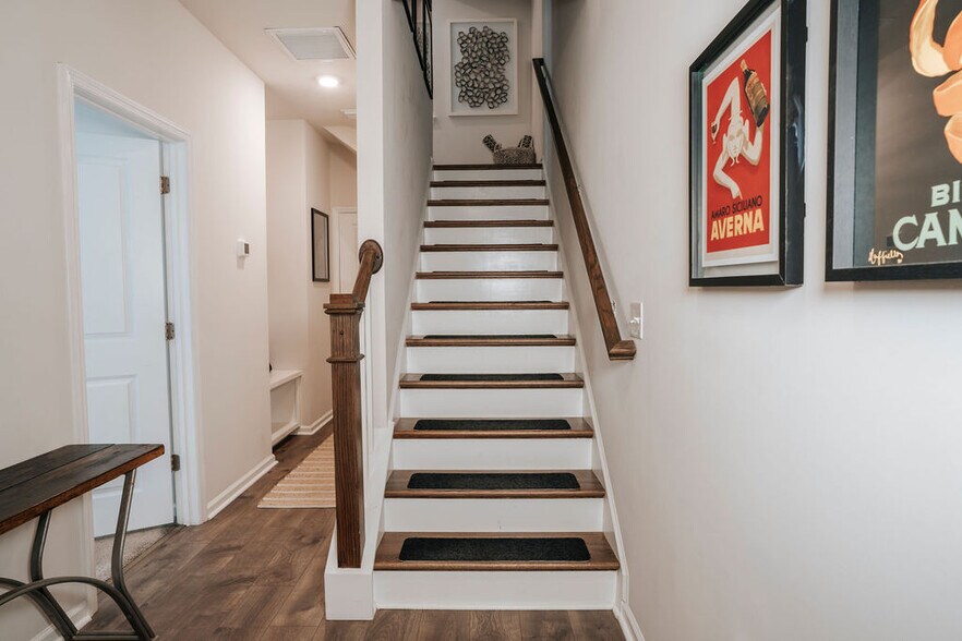 Building Photo - 211 Harlequin Aly