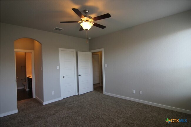Building Photo - 542 Creekside Frst