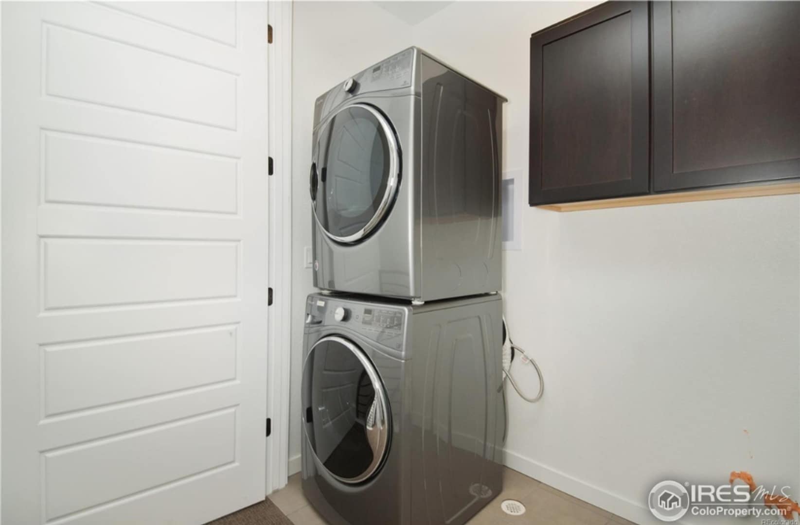 Building Photo - 523 Primrose Ln