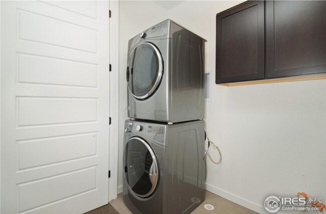 Building Photo - Beautiful 3 bed/3.5 bath Superior Townhome - Available May 4th!