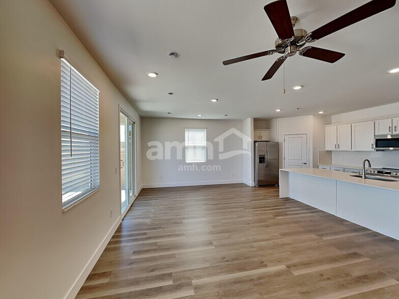 Building Photo - 9611 Harkes Dr