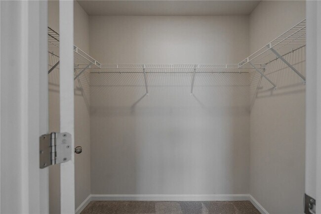 Building Photo - 14 Loebner Ln