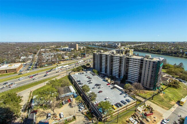 Building Photo - 48 East Ave