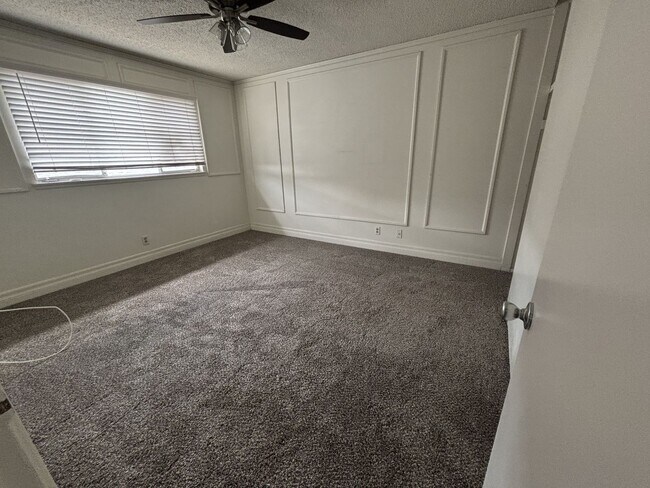 Building Photo - Corner lot La Mirada home!