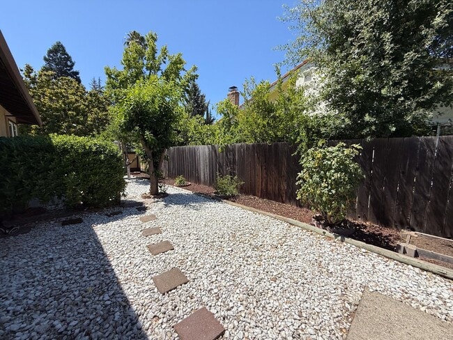 Building Photo - Quite Cul-De-Sac Pleasant Hill Home