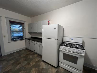 Building Photo - "Charming 2-Bedroom Minneapolis Retreat - Spacious 960 Sq. Ft. Home!"