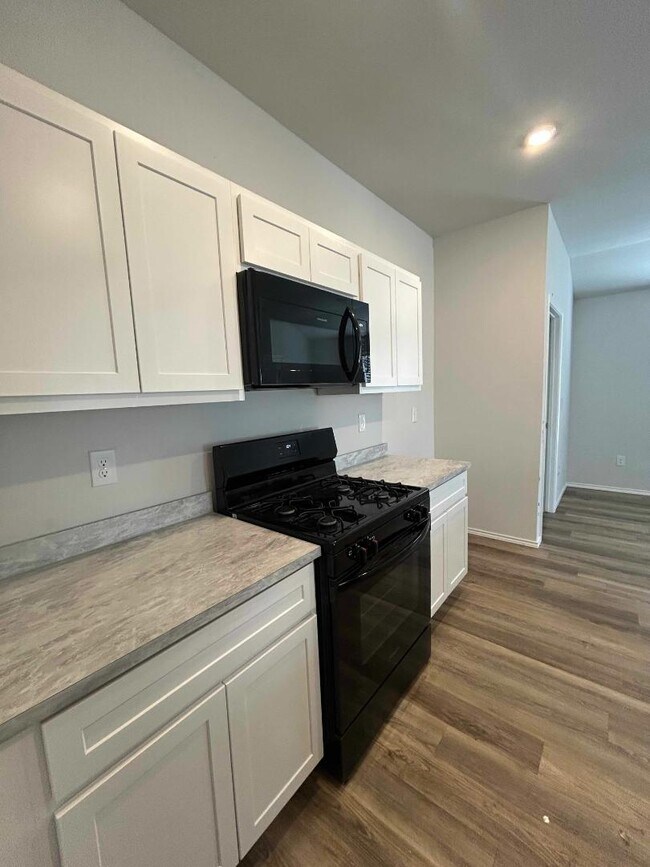 Building Photo - 9709 Laredo Ln