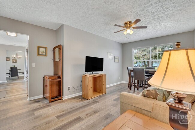 Building Photo - 11 Ropemaker Ct