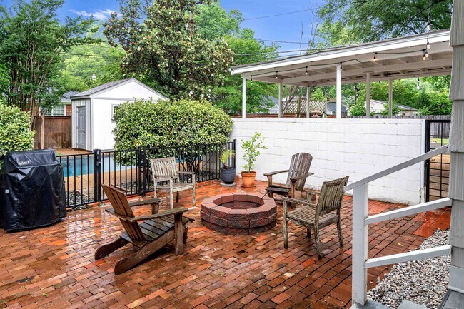 Building Photo - 185 Alexander St