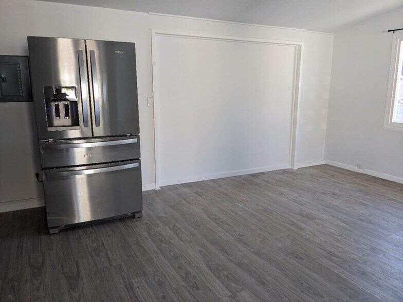 Living space - 99-741 Hulumanu St