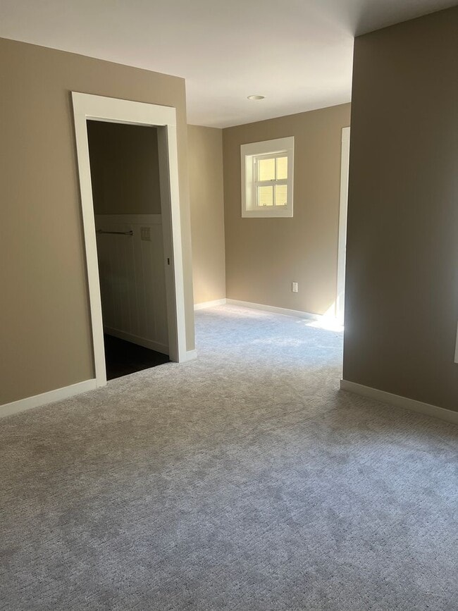 Building Photo - Stunning 2-Bedroom, 2.5-Bath Townhouse!