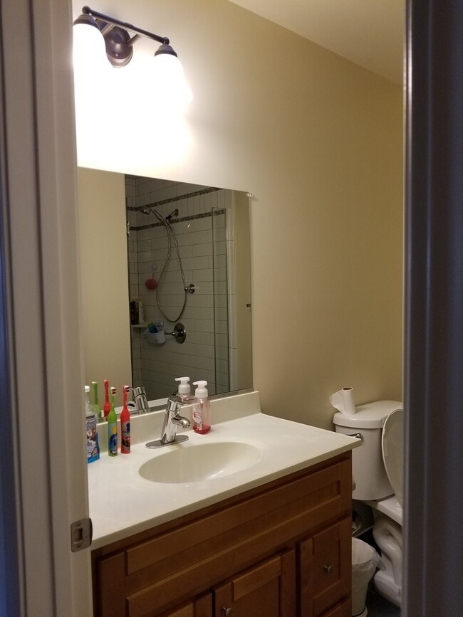 Building Photo - 2913 Carmel St