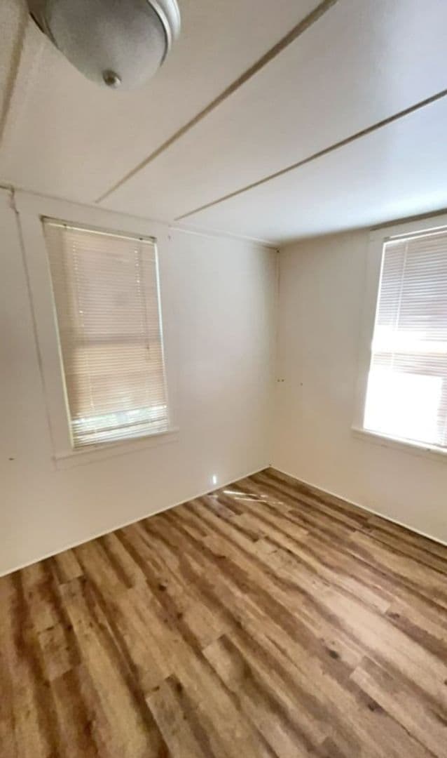 Building Photo - SMALL COTTAGE LIKE HOME IN DESIRABLE WEST ...