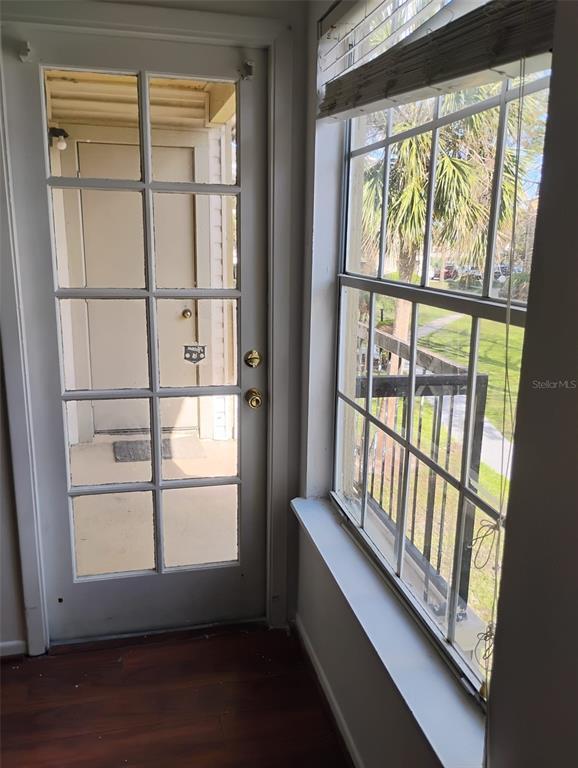 Building Photo - 1924 Lake Atriums Cir