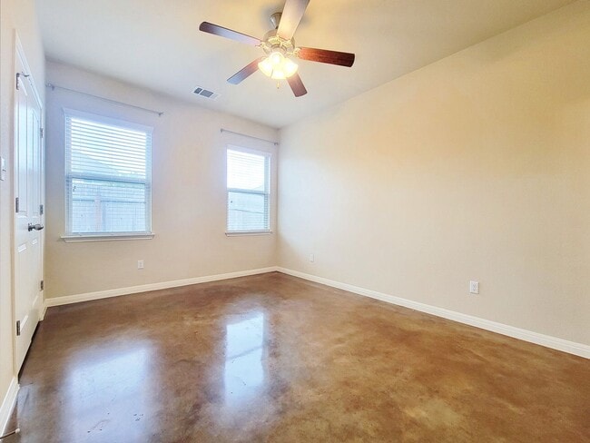 Building Photo - Nice 3/BR 2/BA – Cozy & Comfortable Living