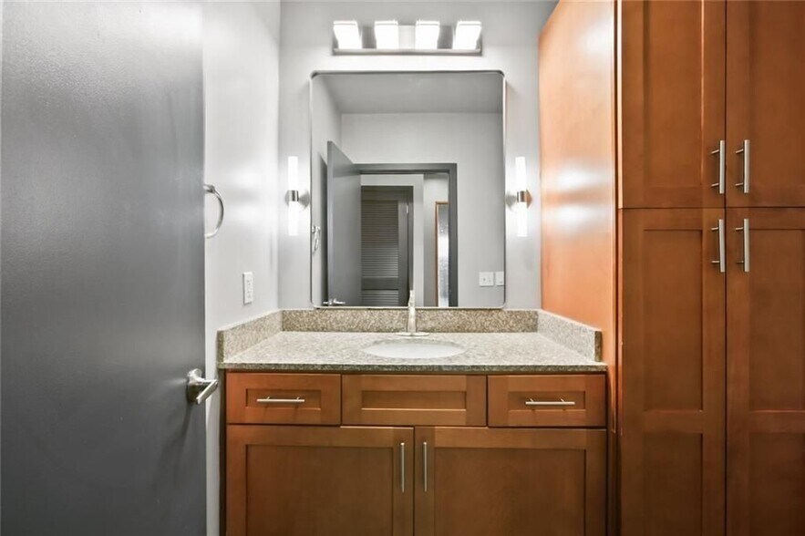 Building Photo - 620 Glen Iris Dr NE