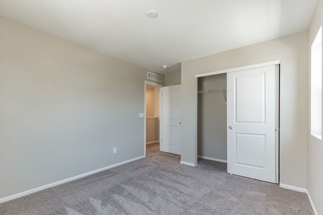 Building Photo - Contemporary 3 bedroom attached residence ...