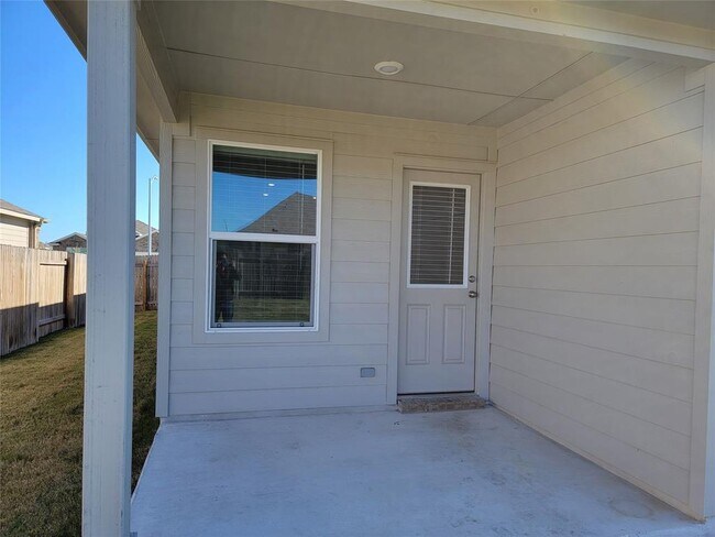 Building Photo - 105 Ulmus St