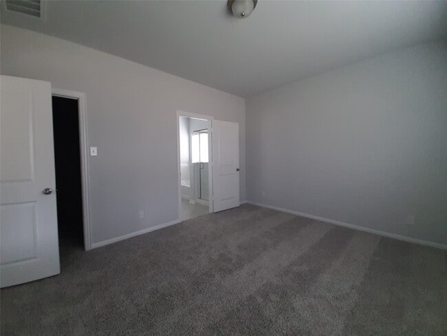 Building Photo - 5855 Strawflower Ln