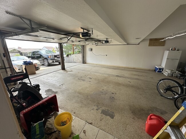 Building Photo - 2750 Greenbriar Dr
