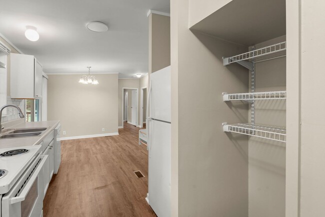Building Photo - beautifully refreshed 3-bedroom, 2-bath ho...