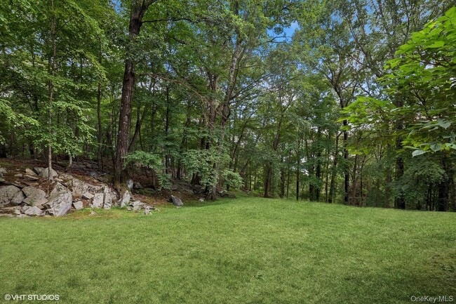 Building Photo - 4 Hemlock Hollow Rd