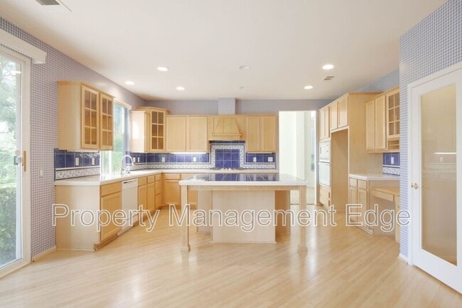 Building Photo - 32555 Favara Dr