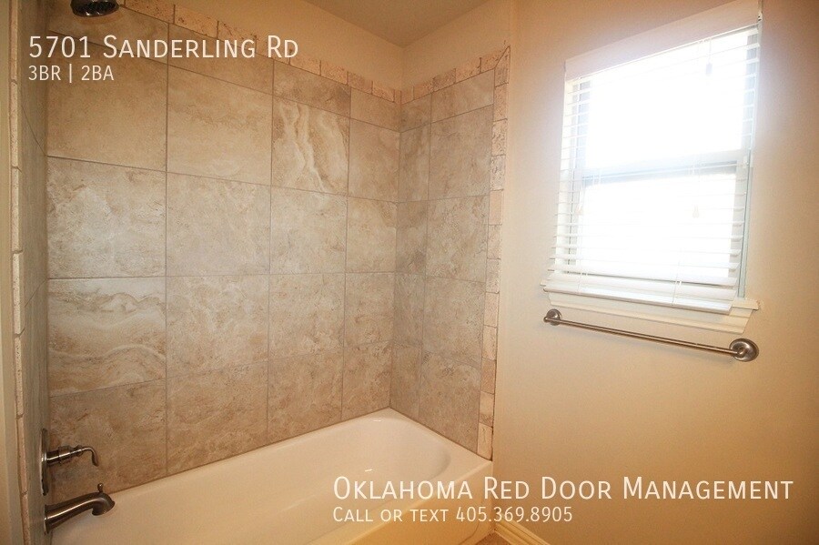 Building Photo - 5701 Sanderling Rd