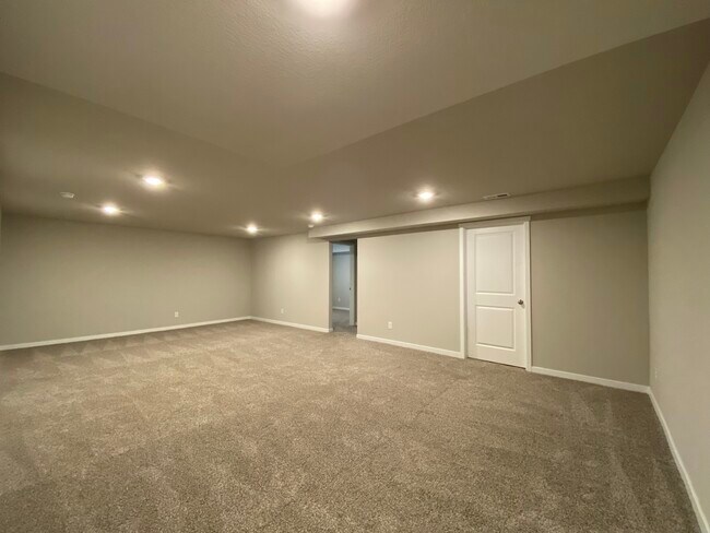 Building Photo - 3016 NW Northwood Ln