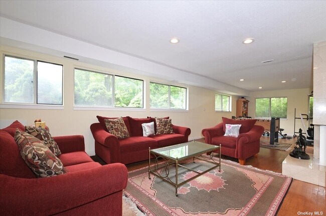 Building Photo - 129 Hicks Ln
