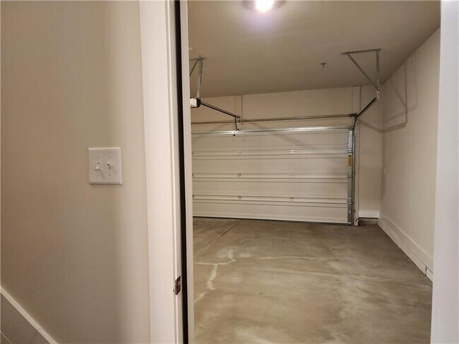 Building Photo - 1242 Winterhaven Dr