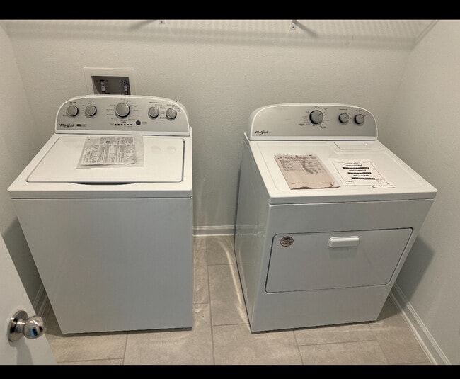 Building Photo - 317 Singing Sands Cir