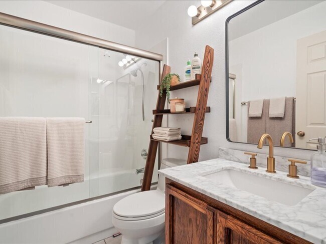 Building Photo - 349 Almond Way